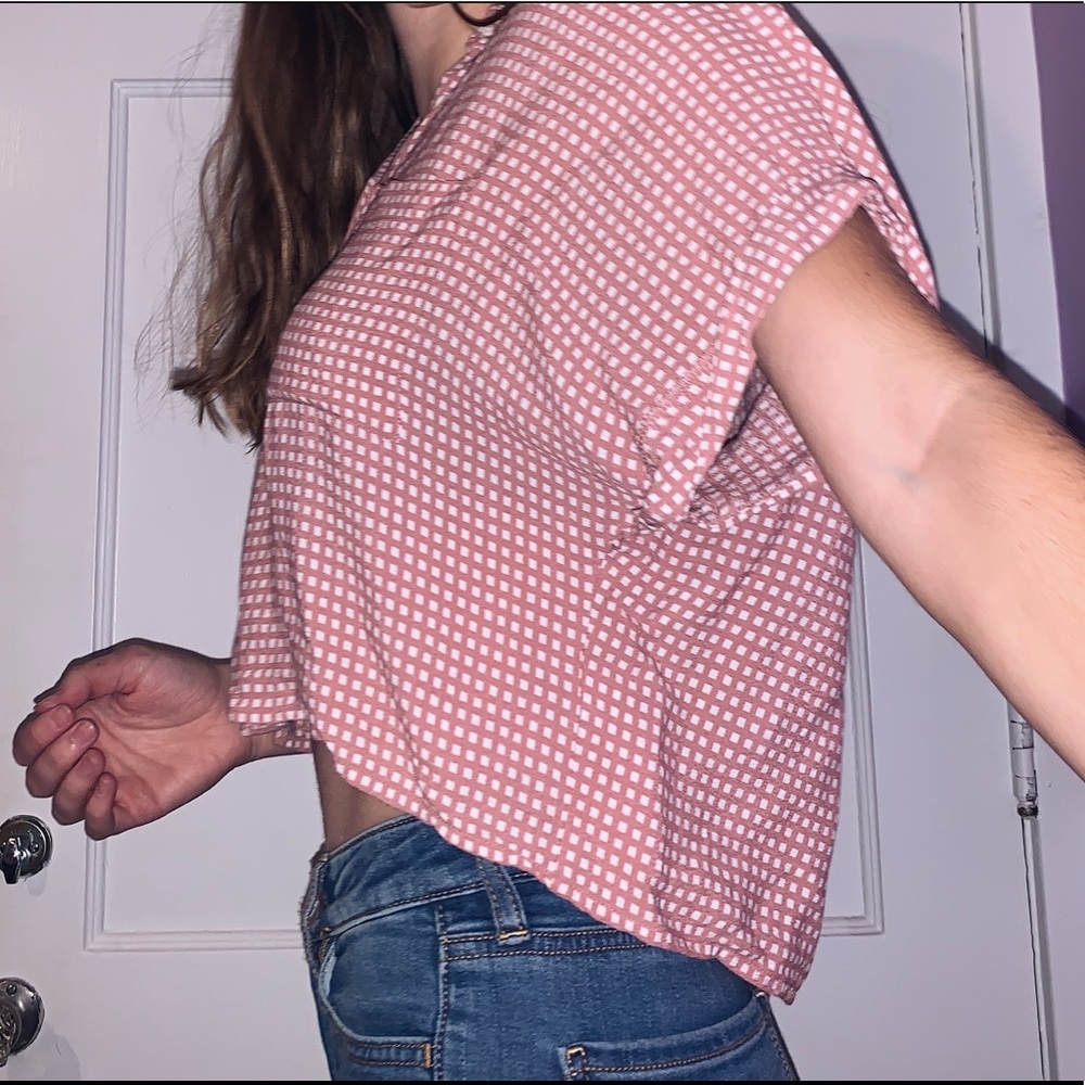 Button-up Cropped Blouse - Picture 2 of 3